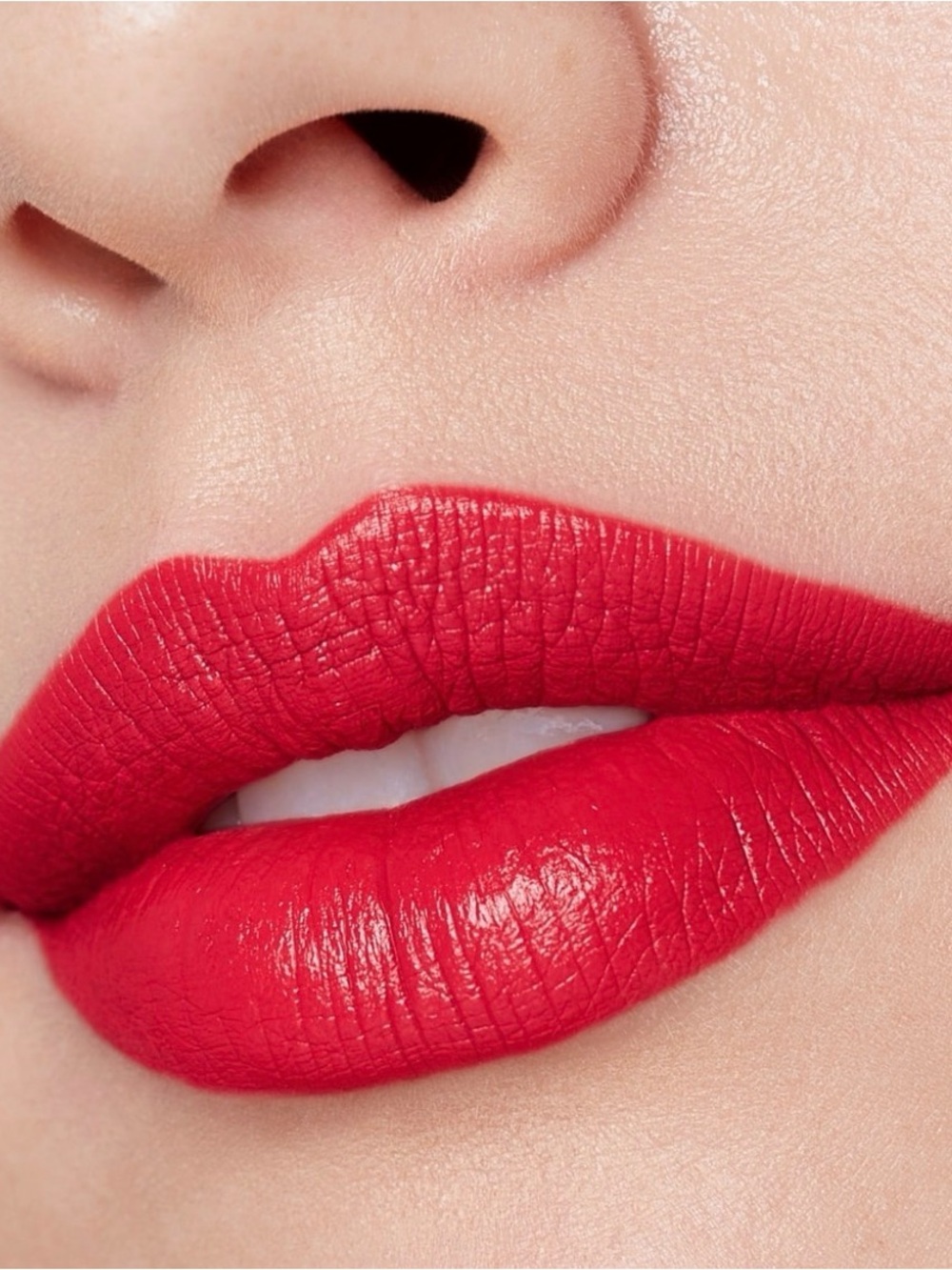 R.E.M. beauty On Your Collar Classic Lipstick — Attention (Deep Red)